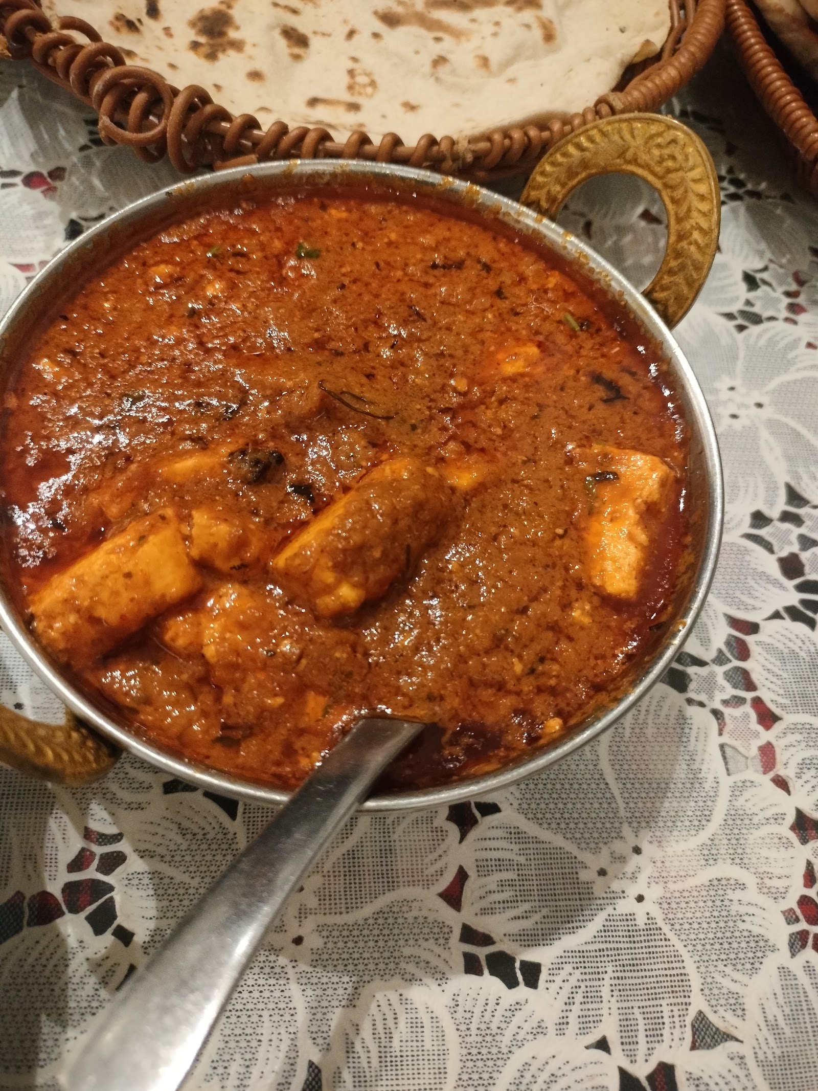 놋쇠 카다이의 파니르 커리