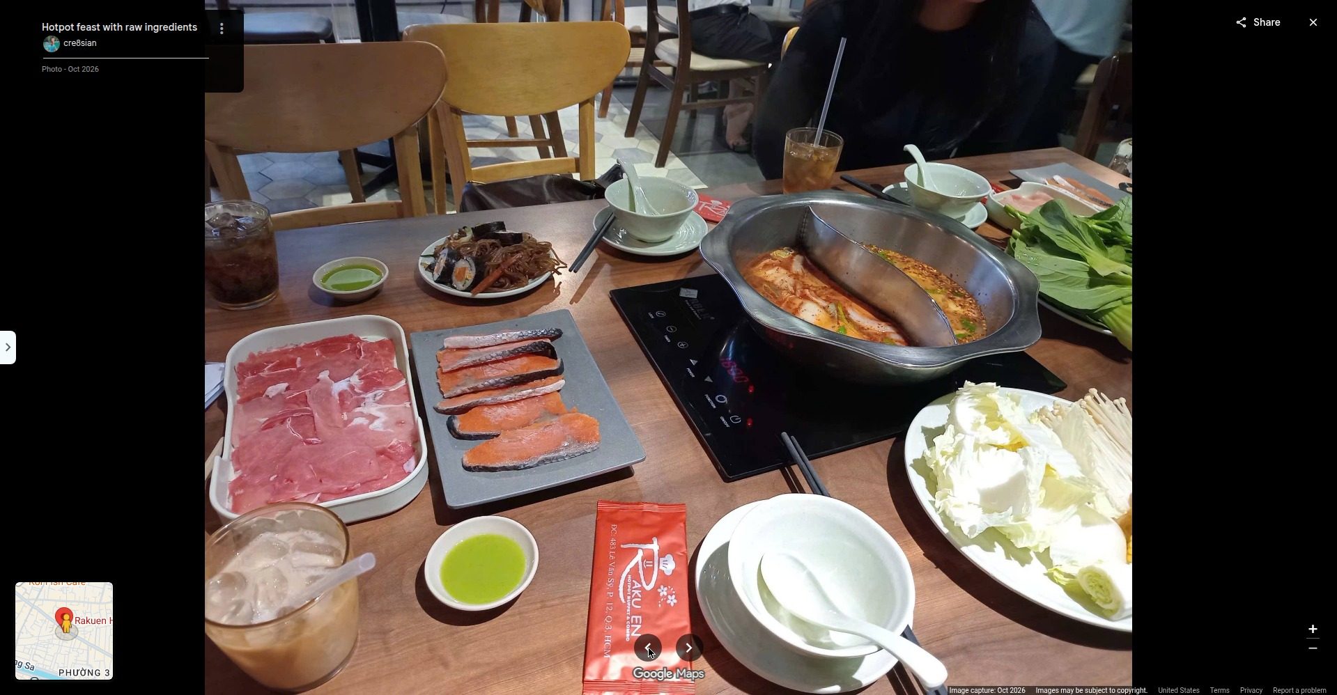 Nồi lẩu sôi tại Rakuen Hotpot