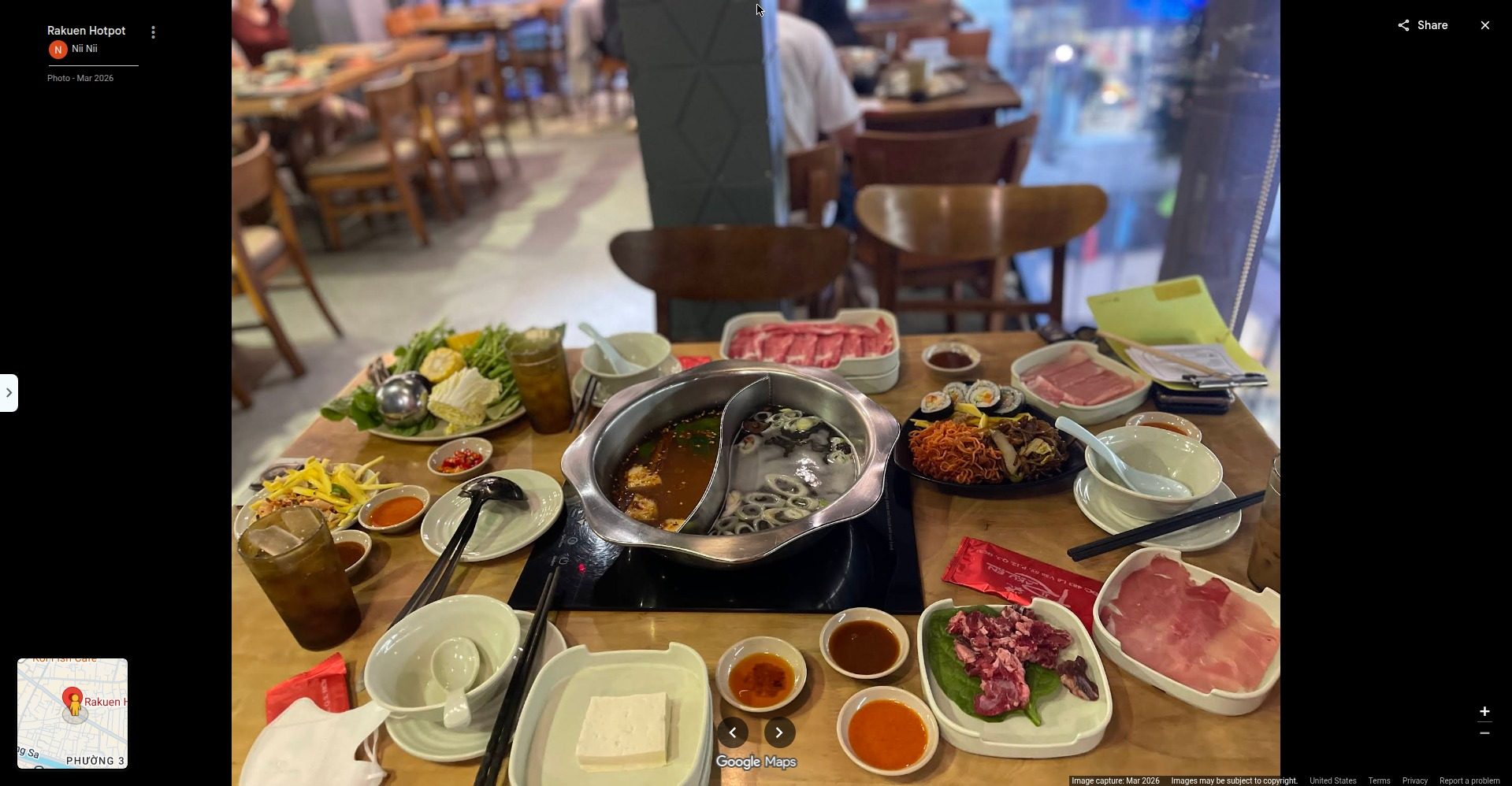 Rakuen Hotpot의 테이블 위 냄비