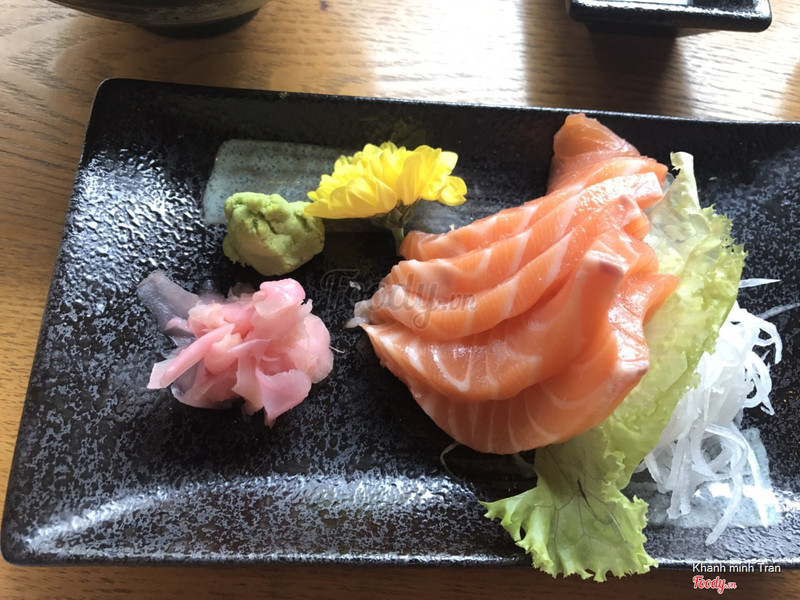 Salmon sashimi at Robata AN