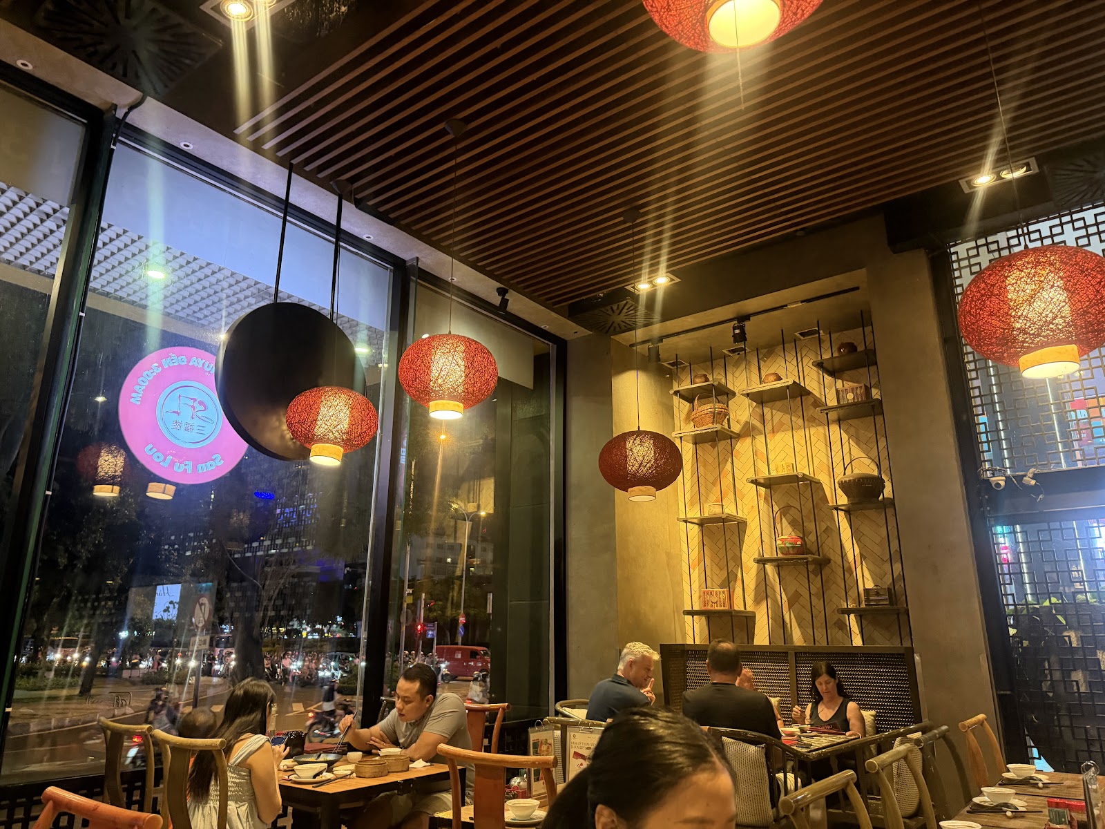 산푸로우의 오픈 쇼키친