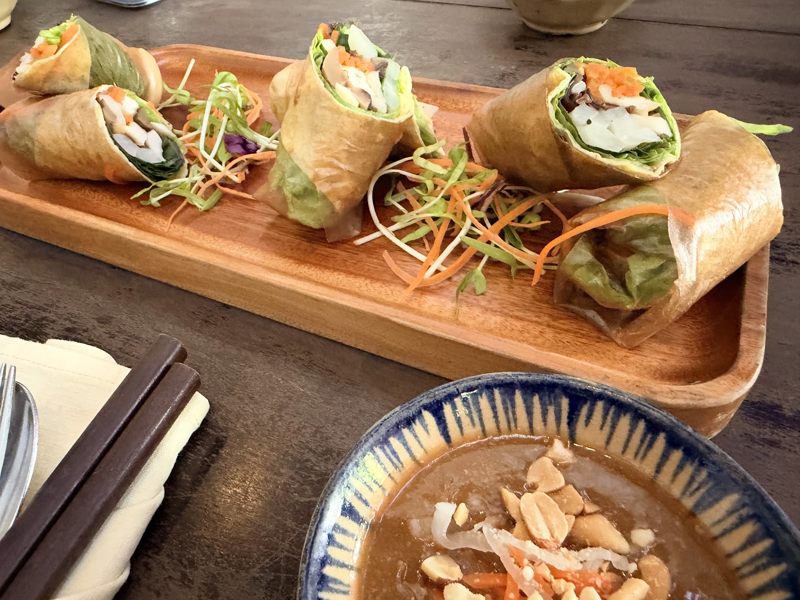 Fresh spring rolls with peanut dipping sauce