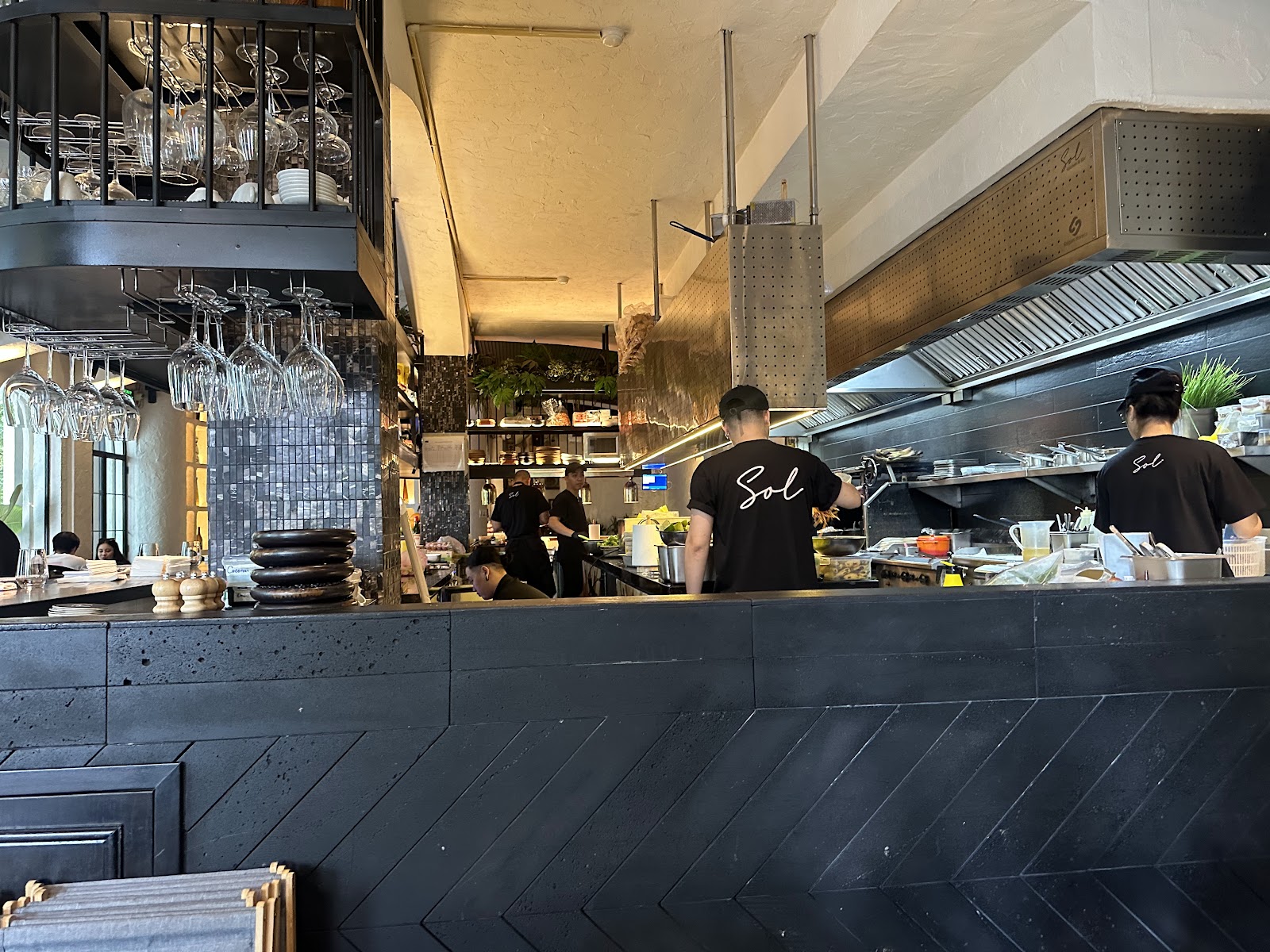 Sol Kitchen & Bar 오픈 키친