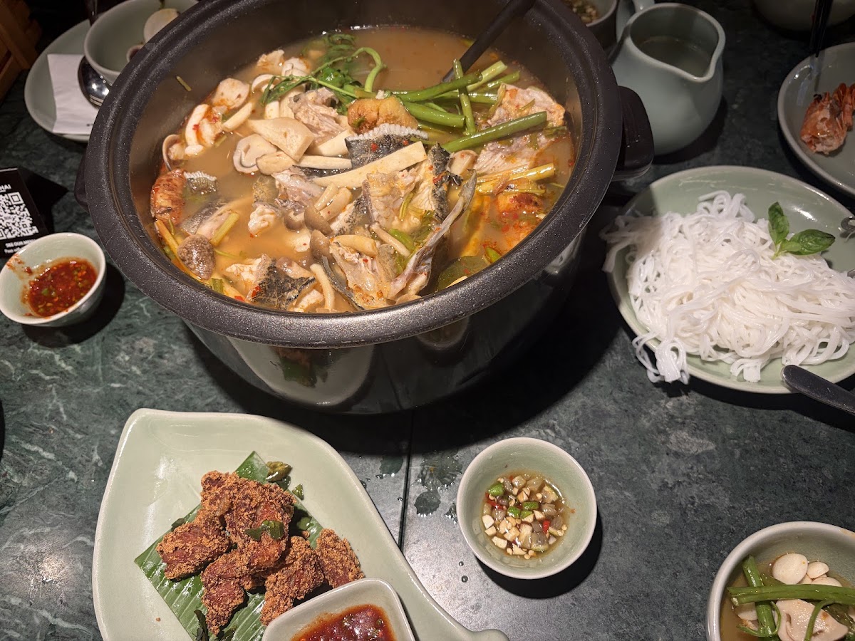 Fish hotpot with rice noodles