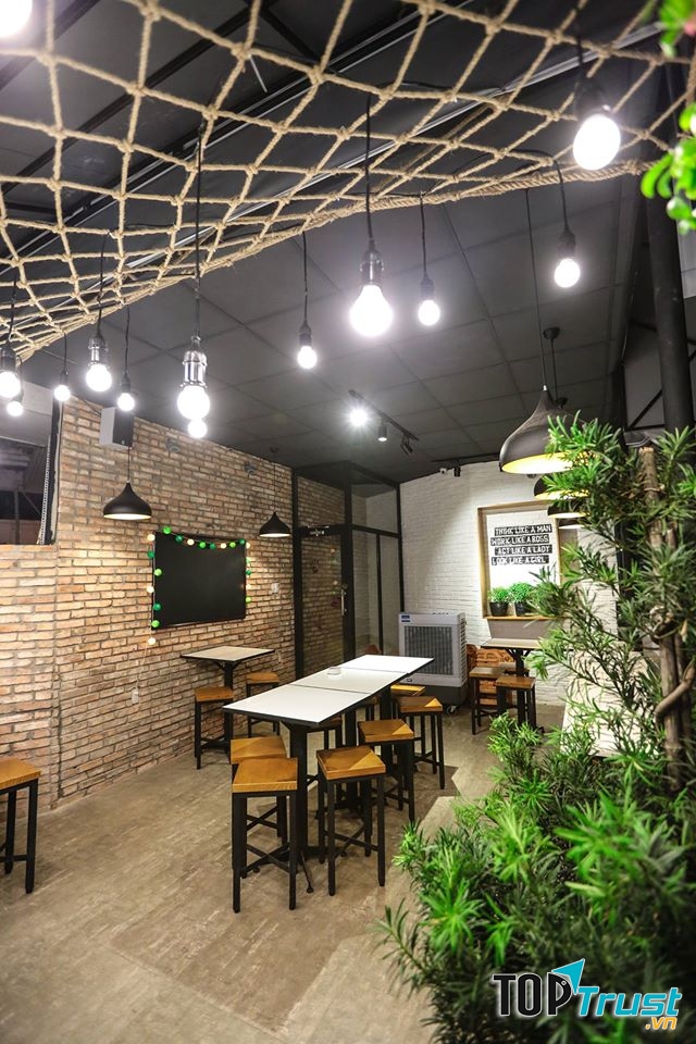 낮의 Stepup Coffee 1층