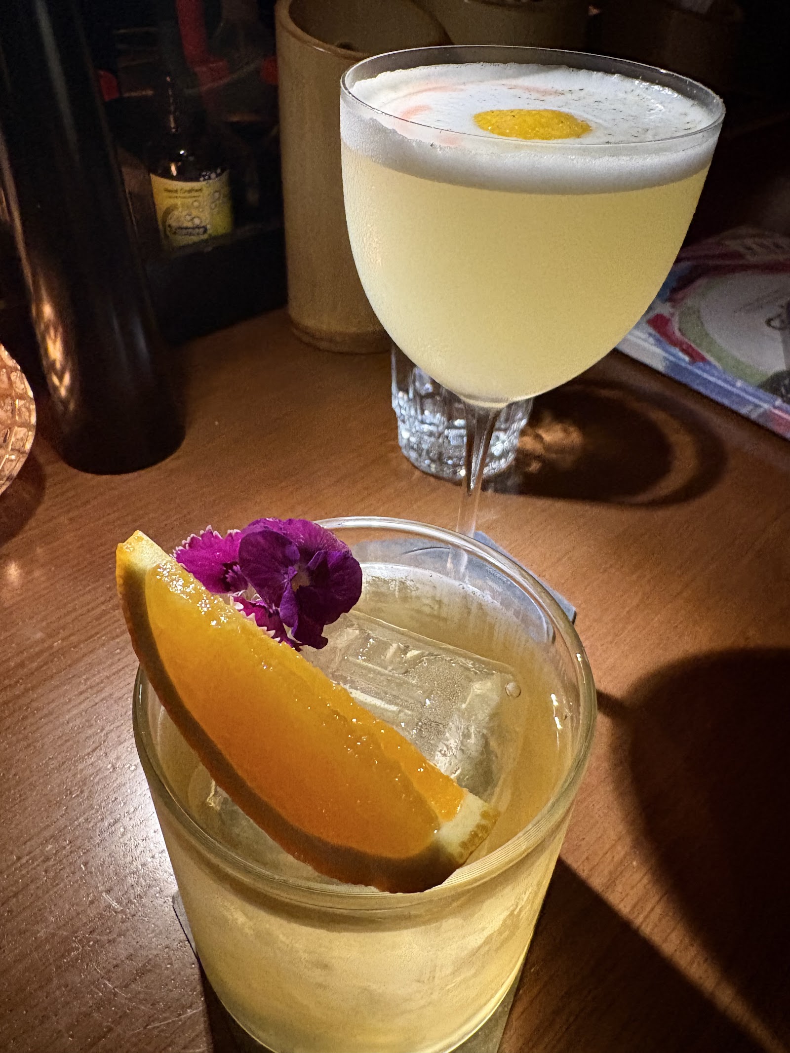 Các ly cocktail đặc trưng trên quầy bar
