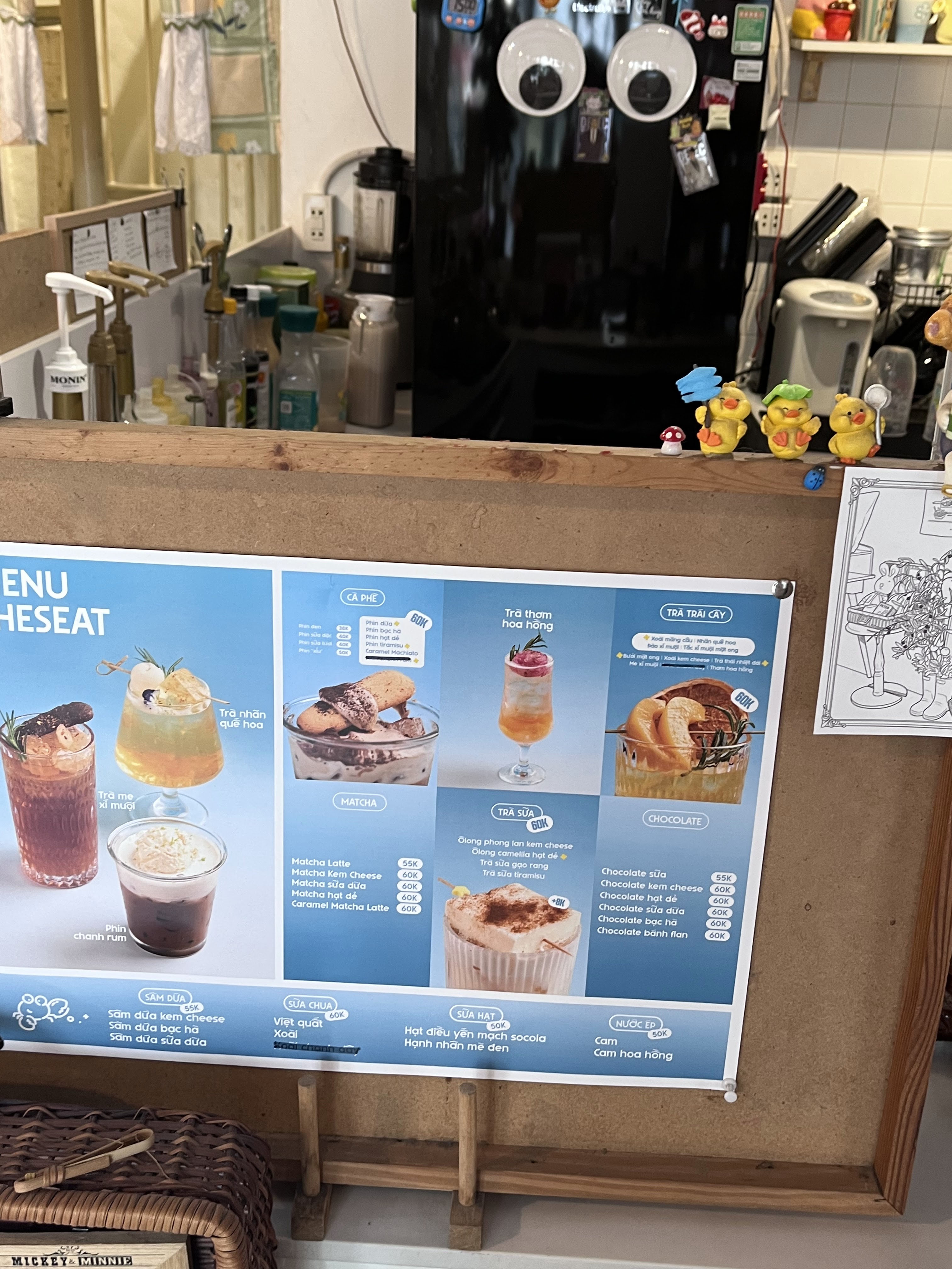 Bảng menu tại quầy, tháng 7/2026