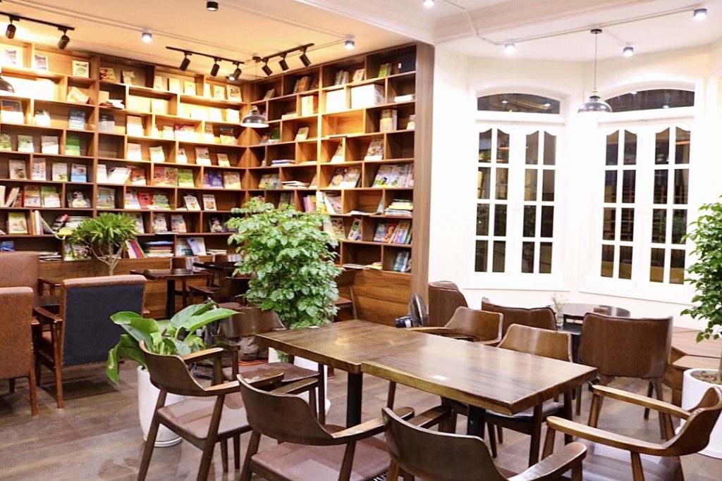 Lối sỏi trong vườn