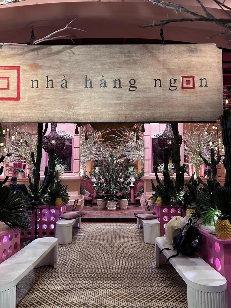 Biển hiệu gỗ lối vào