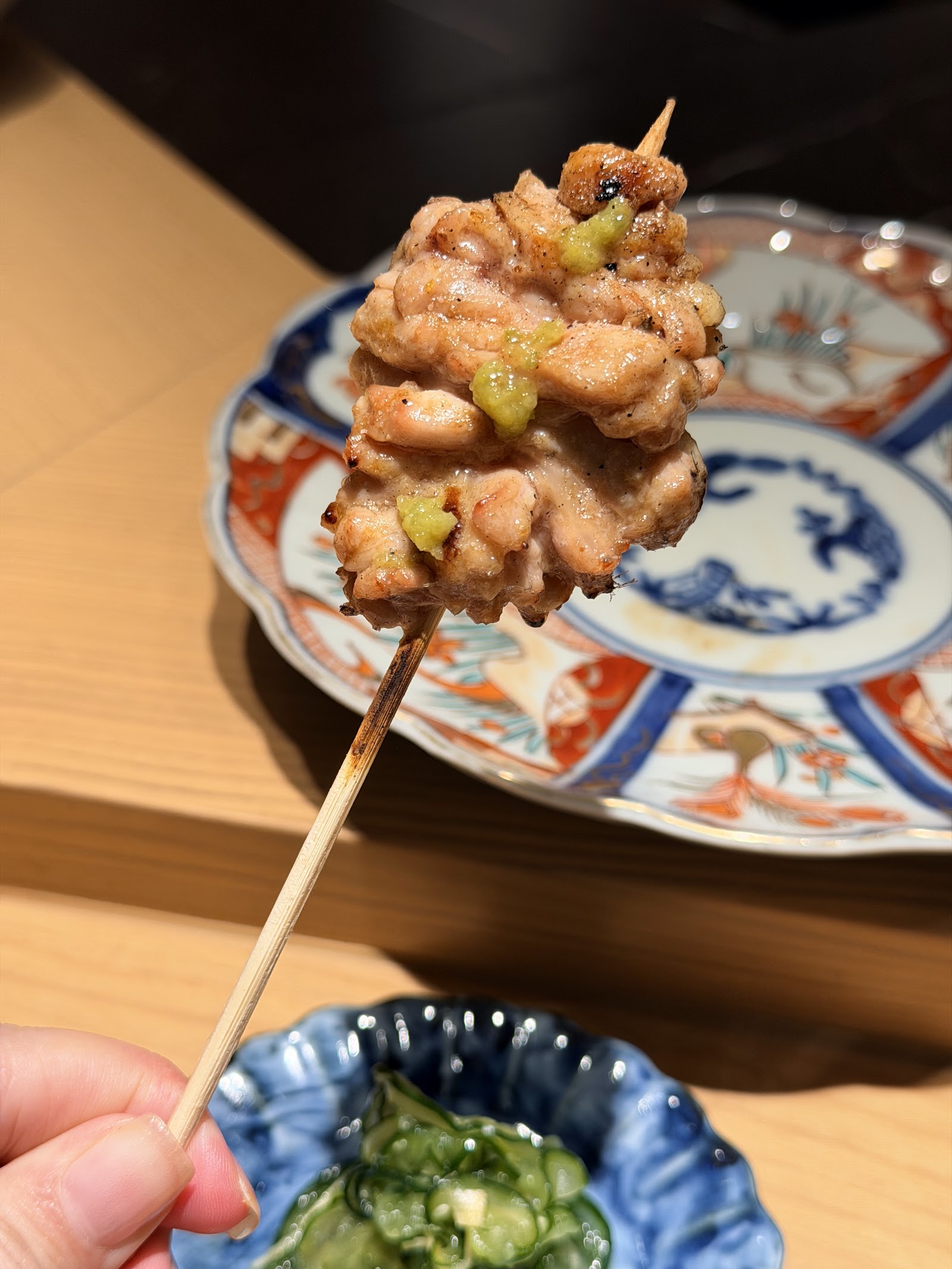 숯불에 구운 닭 꼬치 클로즈업