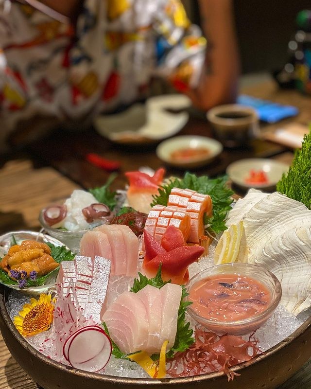 Yen's assorted sashimi platter with uni